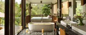Bali Kamandalu Honeymoon Villa - Deluxe Pool Bathroom